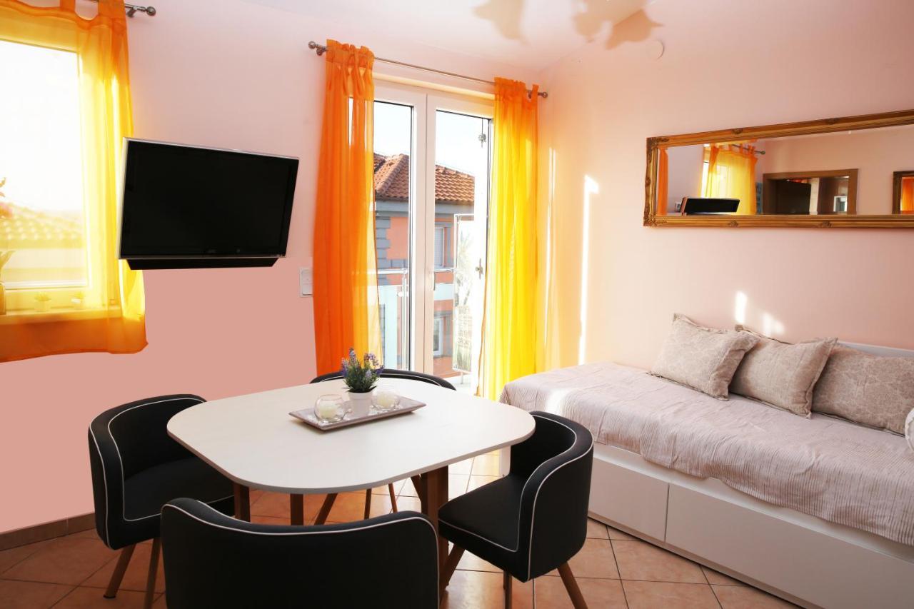 Villa Mit Whirlpool Fuer 32 Per Crikvenica Exterior photo