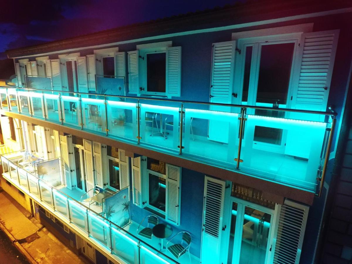 Villa Mit Whirlpool Fuer 32 Per Crikvenica Exterior photo