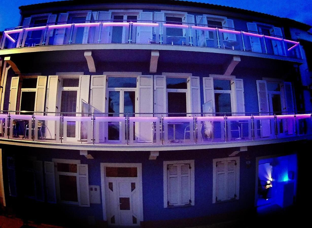 Villa Mit Whirlpool Fuer 32 Per Crikvenica Exterior photo